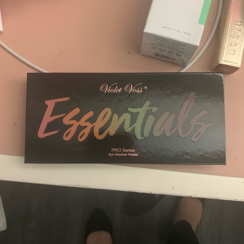 Violet Voss essential palette